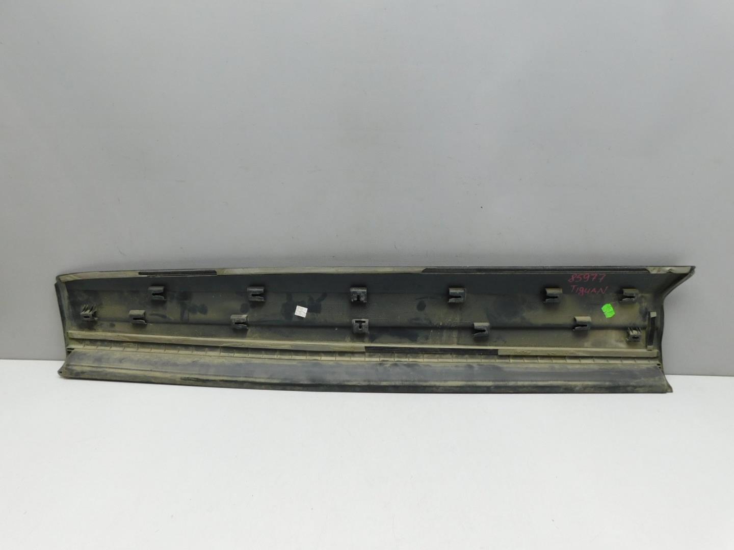 Накладка двери передней правой