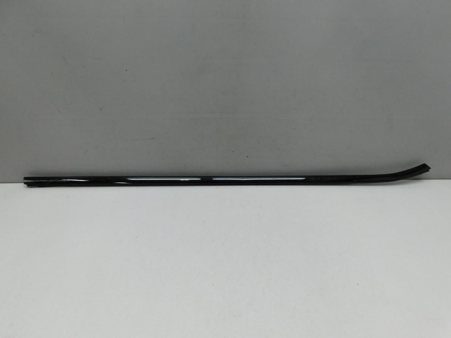 Накладка двери передней правой