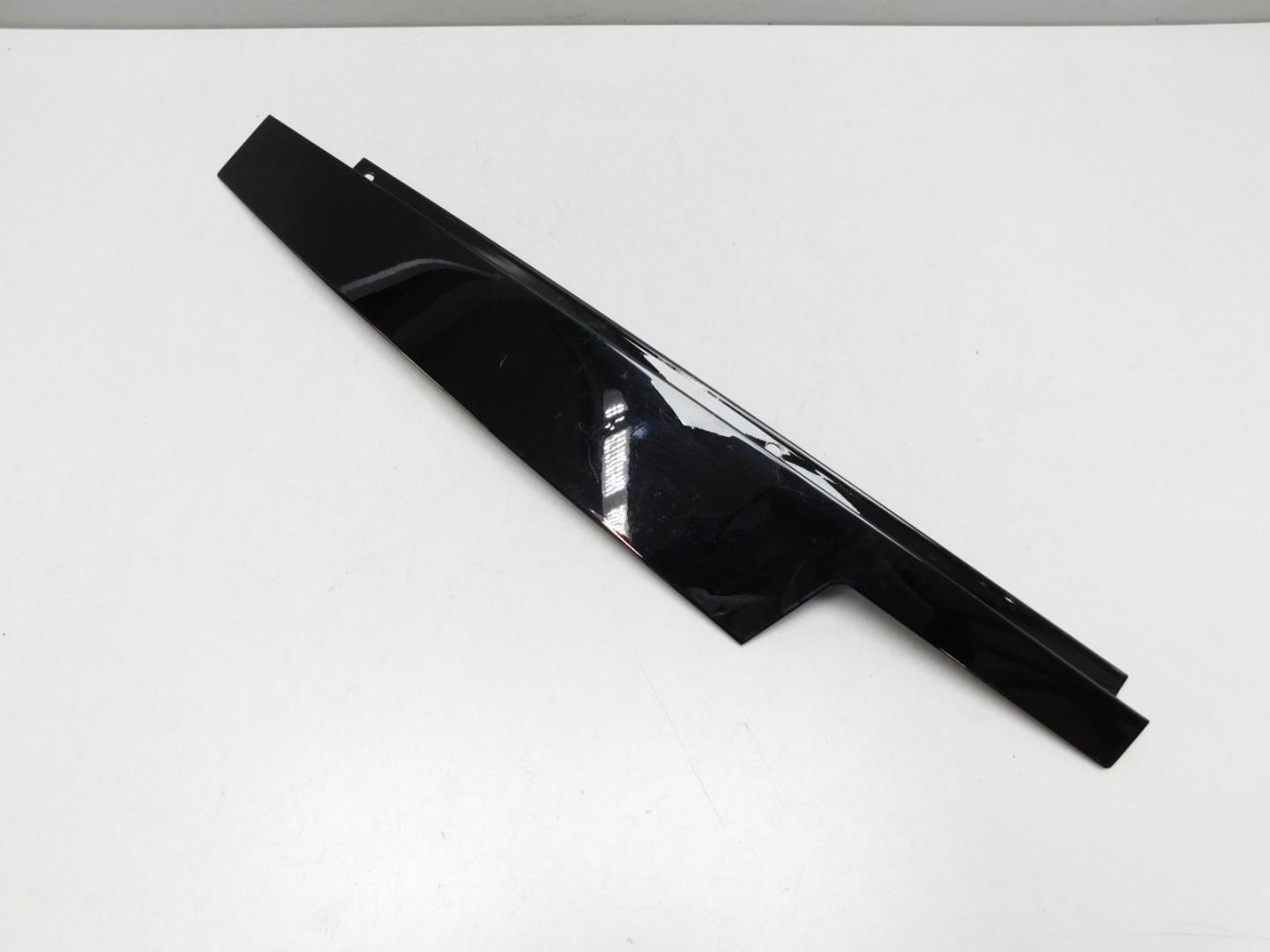 Накладка двери передней правой