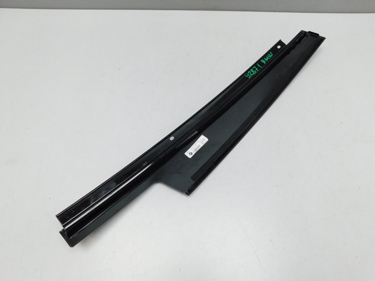 Накладка двери передней правой