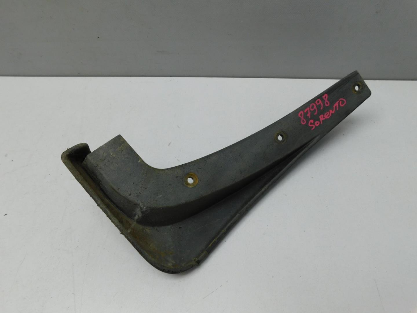 Брызговик задний левый