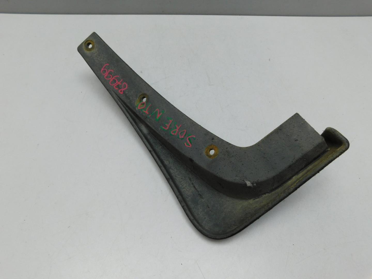 Брызговик задний правый