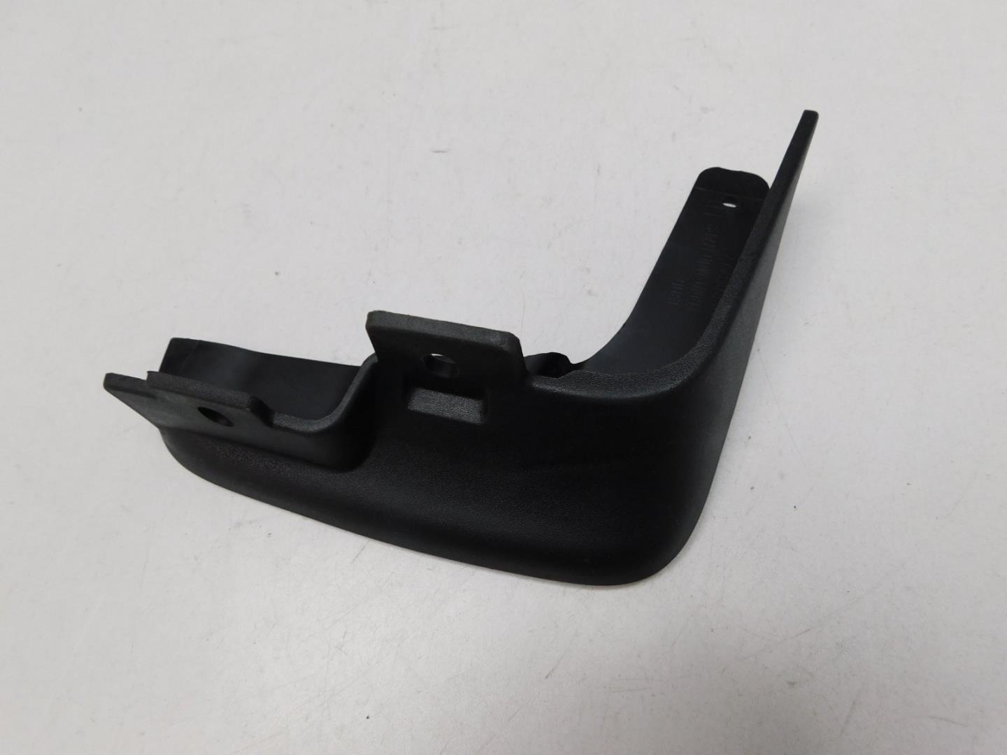 Брызговик передний левый