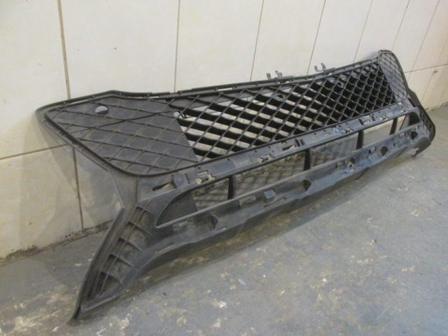 Решетка в бампер центральная