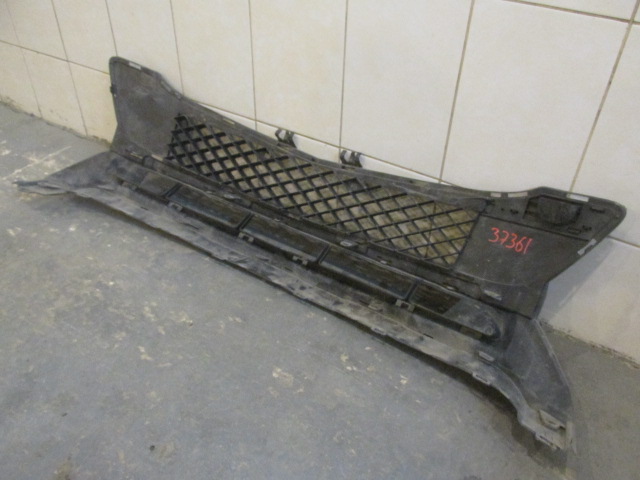 Решетка в бампер центральная