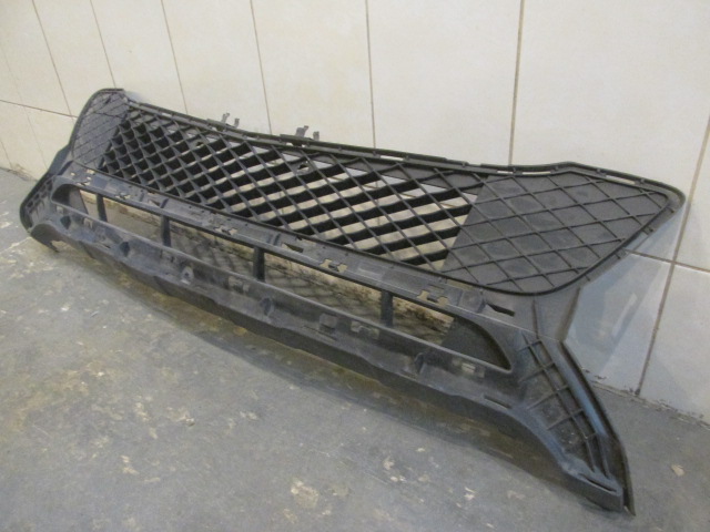 Решетка в бампер центральная