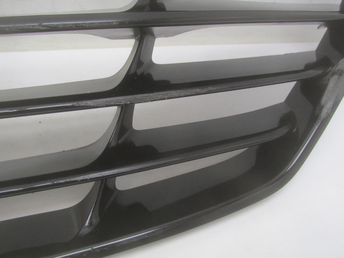 Решетка в бампер центральная