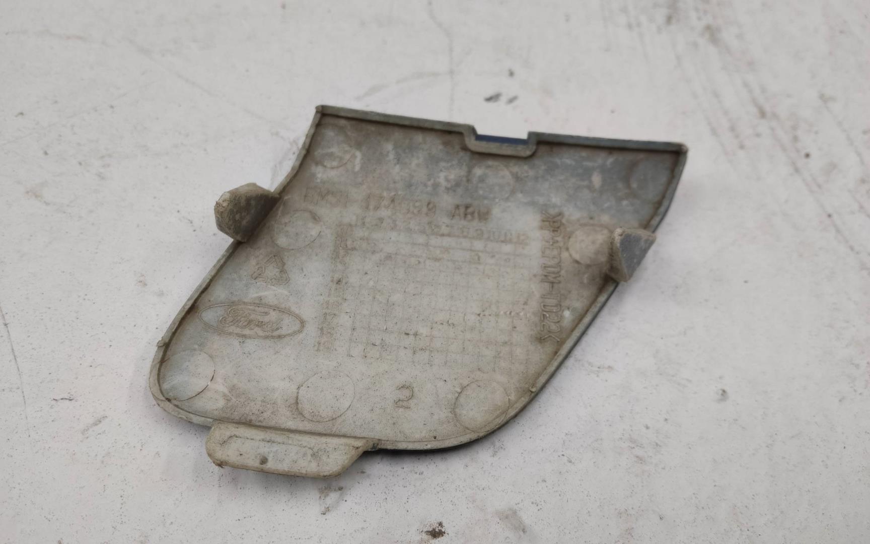 Заглушка буксировочного крюка