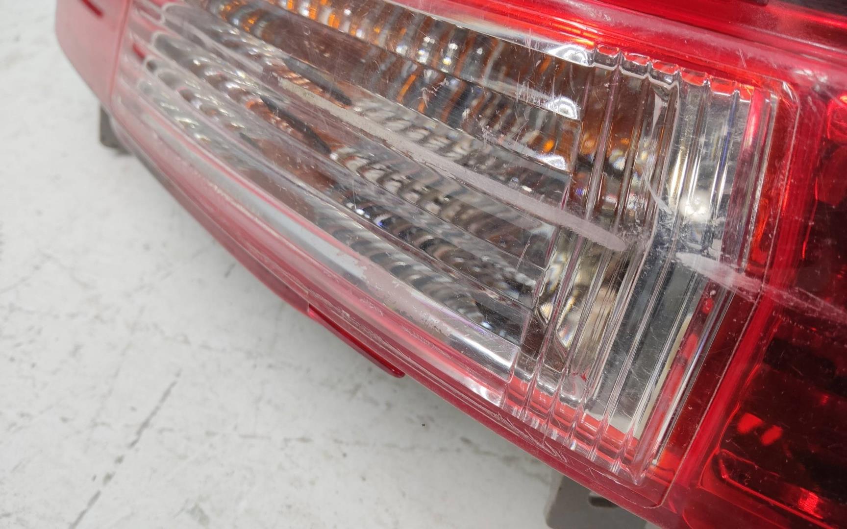 Фонарь задний в бампер левый