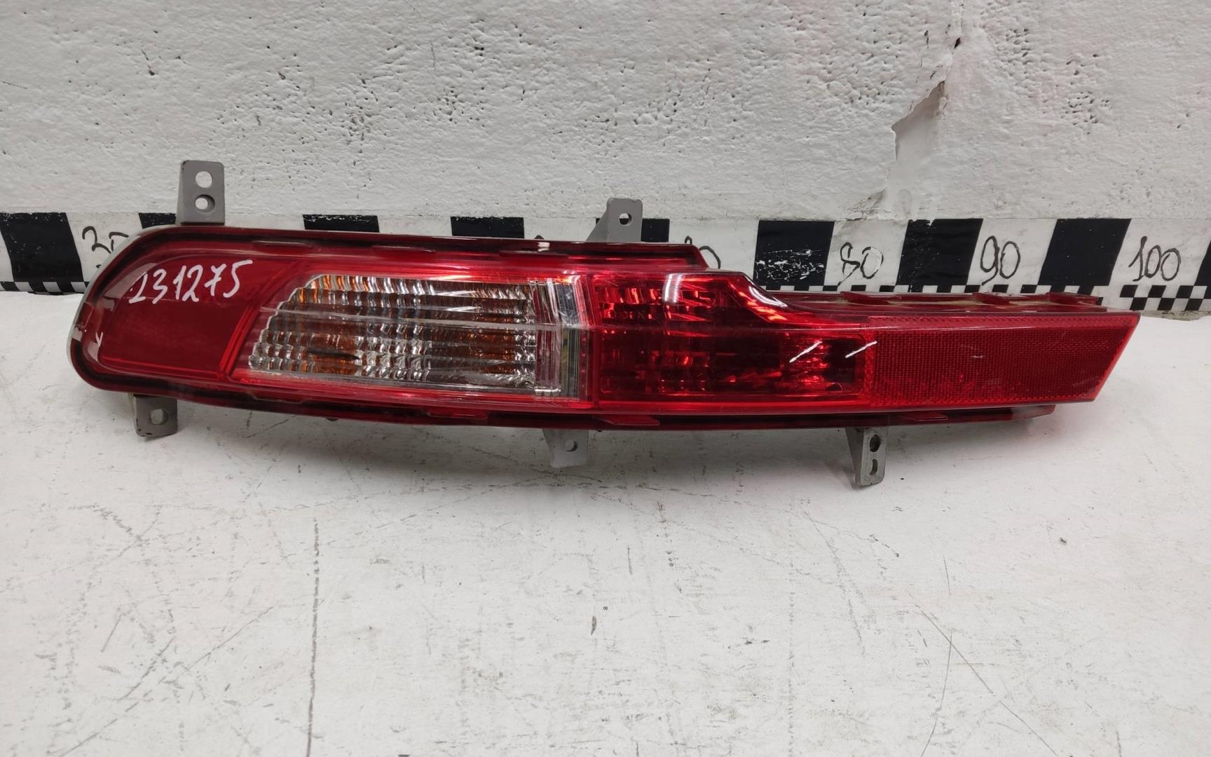 Фонарь задний в бампер левый