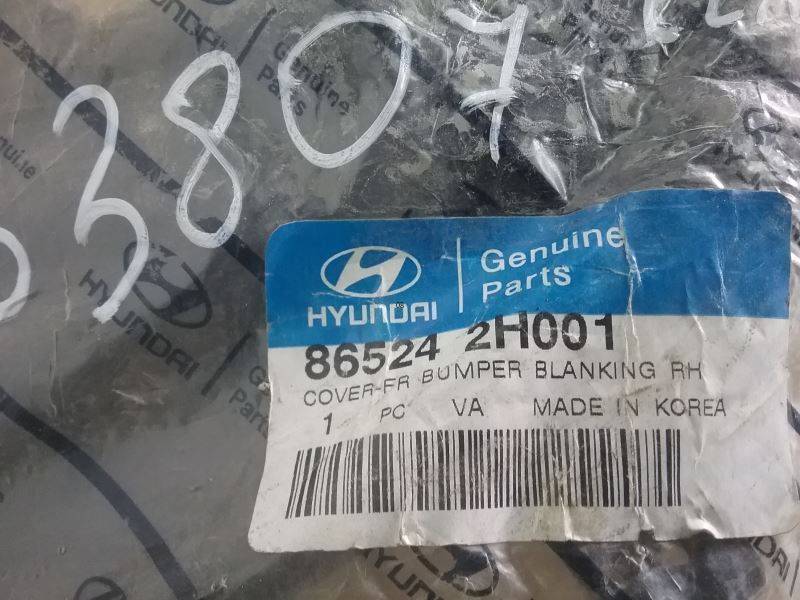 Заглушка бампера правая