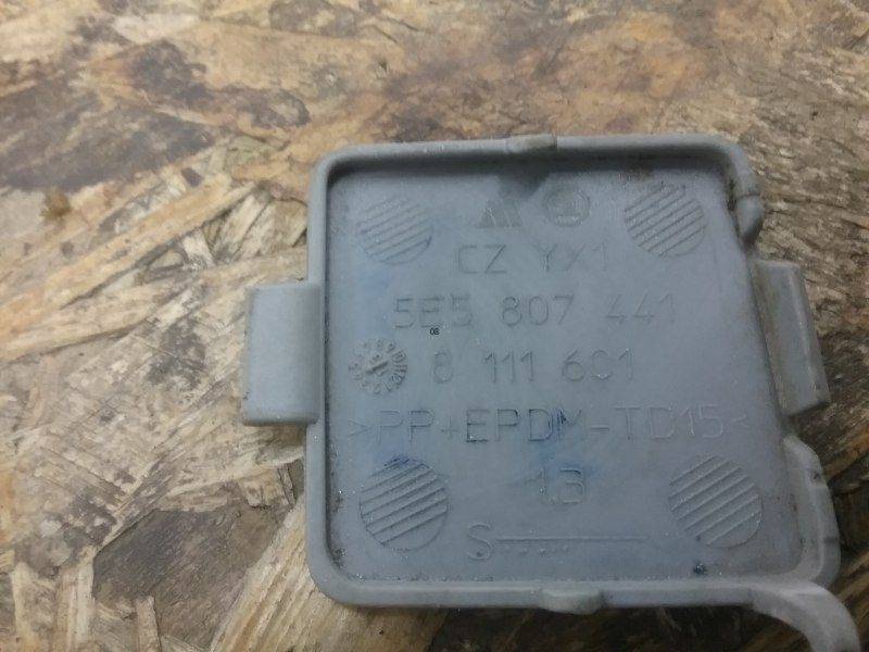 Заглушка буксировочного крюка