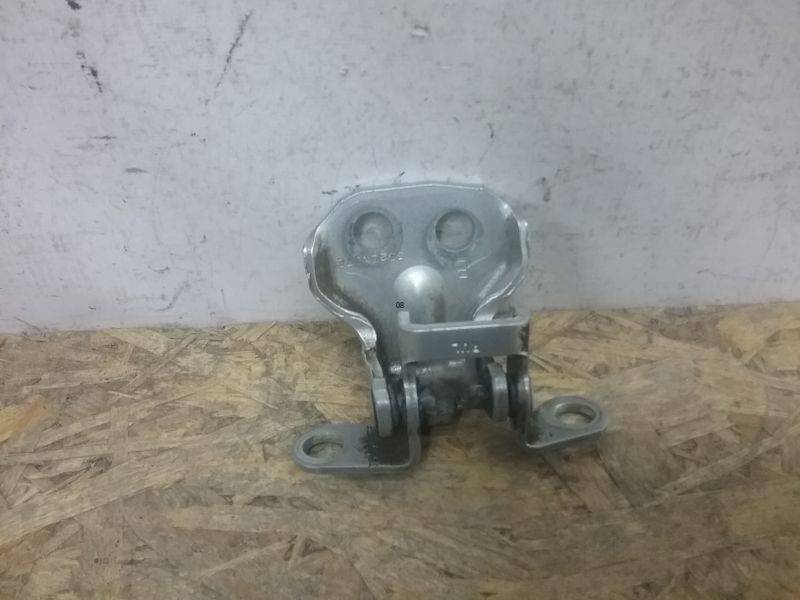 Петля двери задней левой верхняя