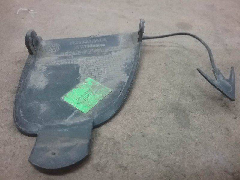 Заглушка буксировочного крюка