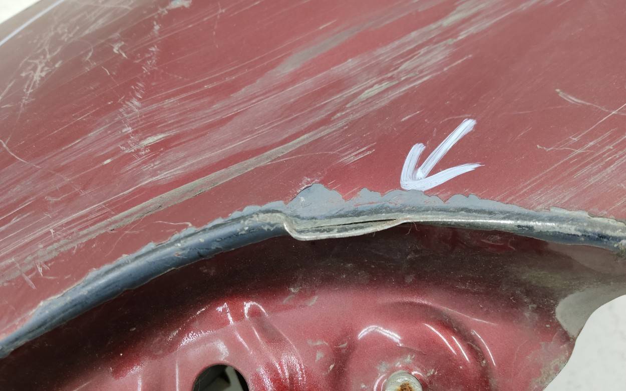 Крыло переднее левое