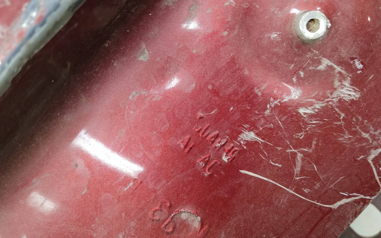 Крыло переднее левое