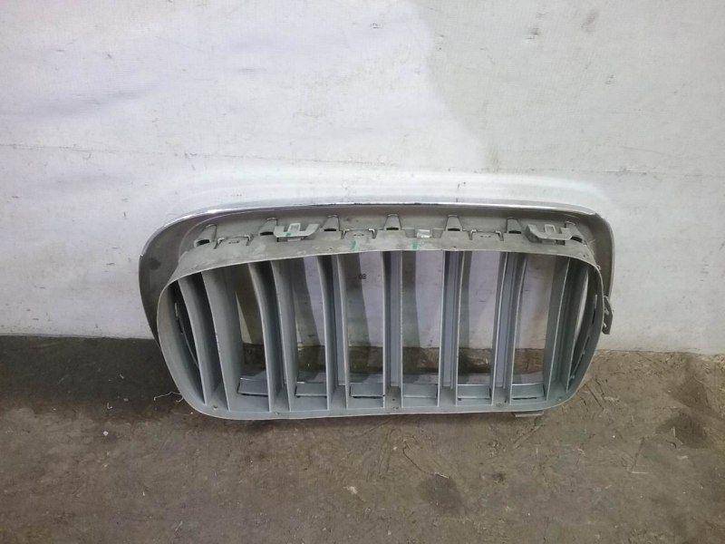 Решетка радиатора левая