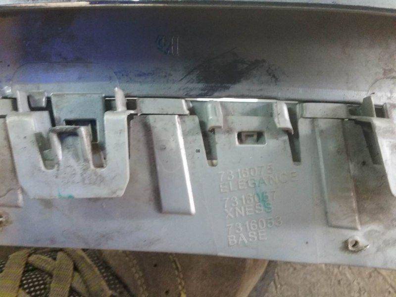 Решетка радиатора левая