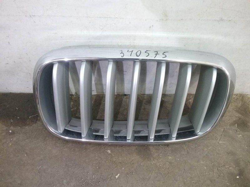 Решетка радиатора левая