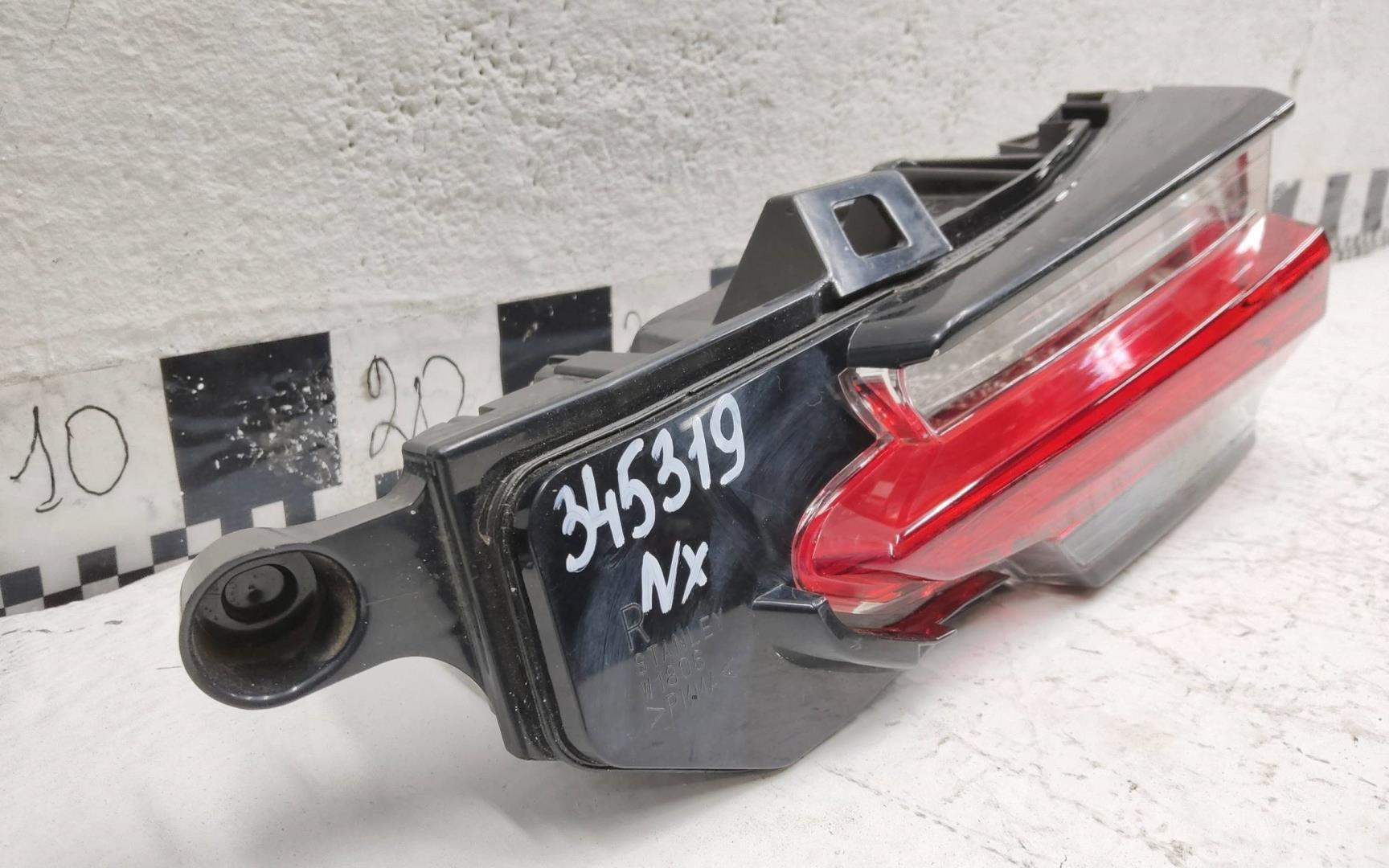 Фонарь задний внутренний правый