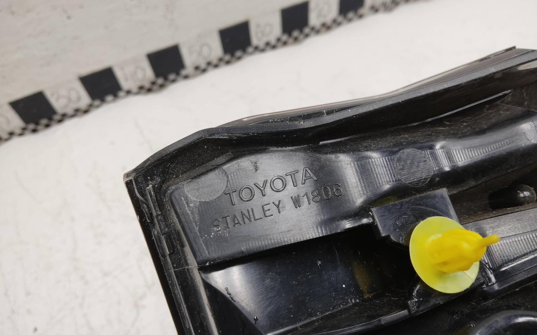 Фонарь задний внутренний правый