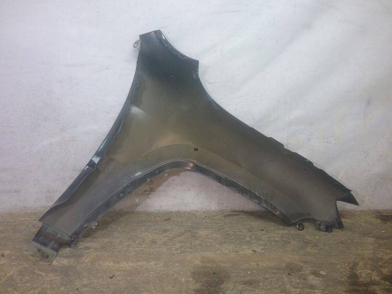 Крыло переднее левое