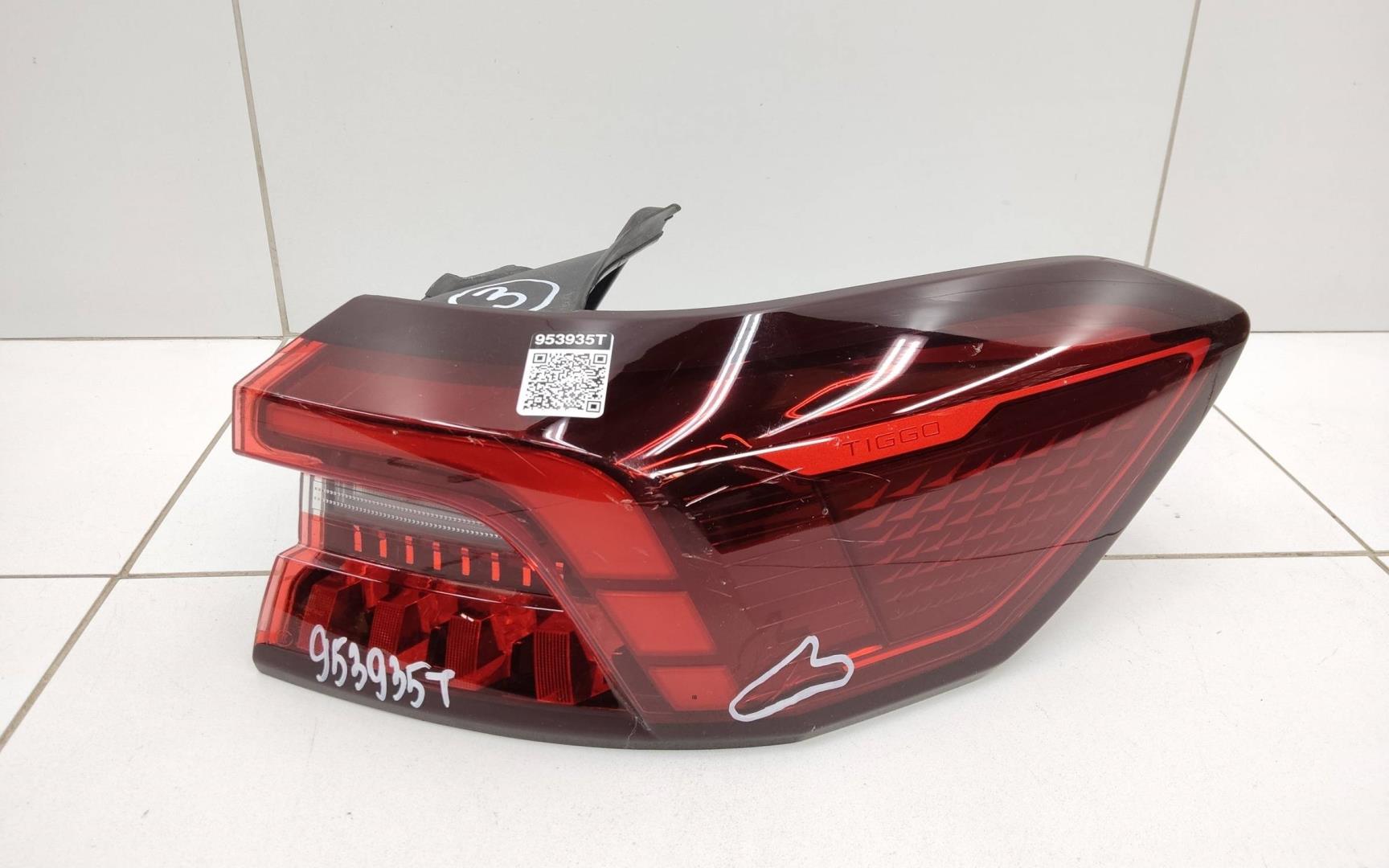 Фонарь задний наружный правый