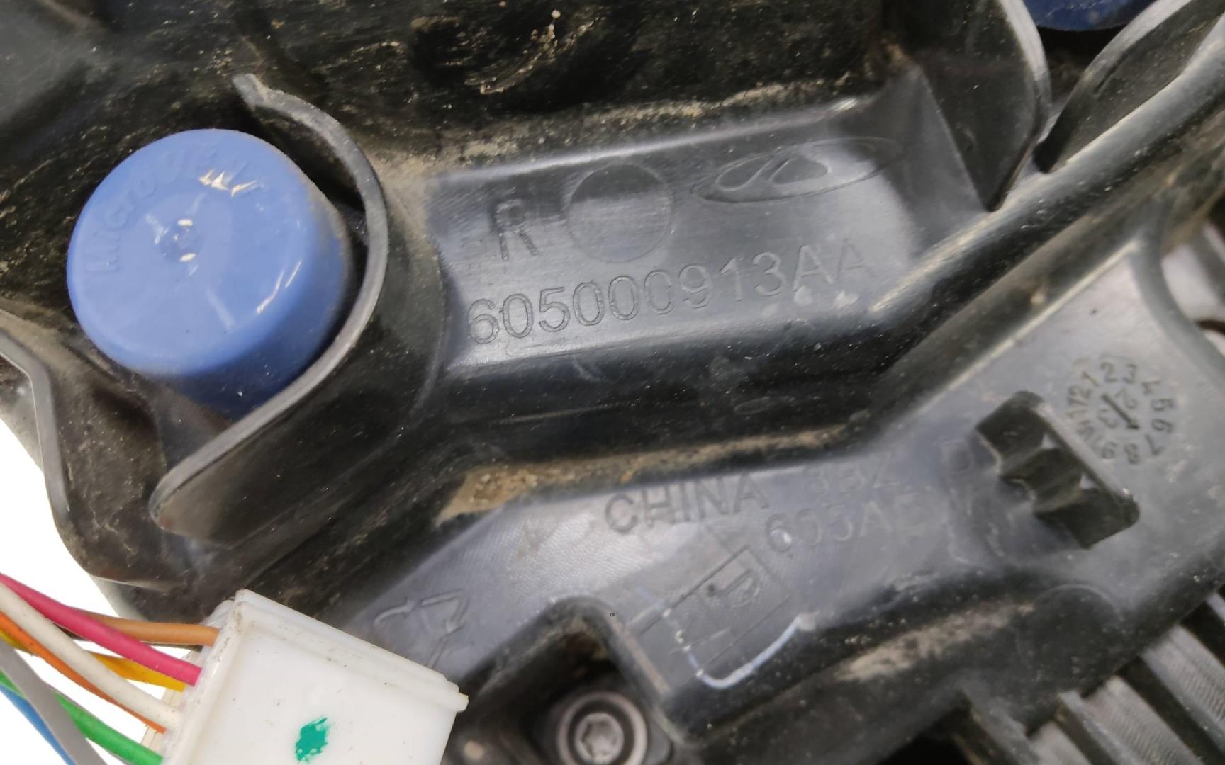 Фонарь задний наружный правый