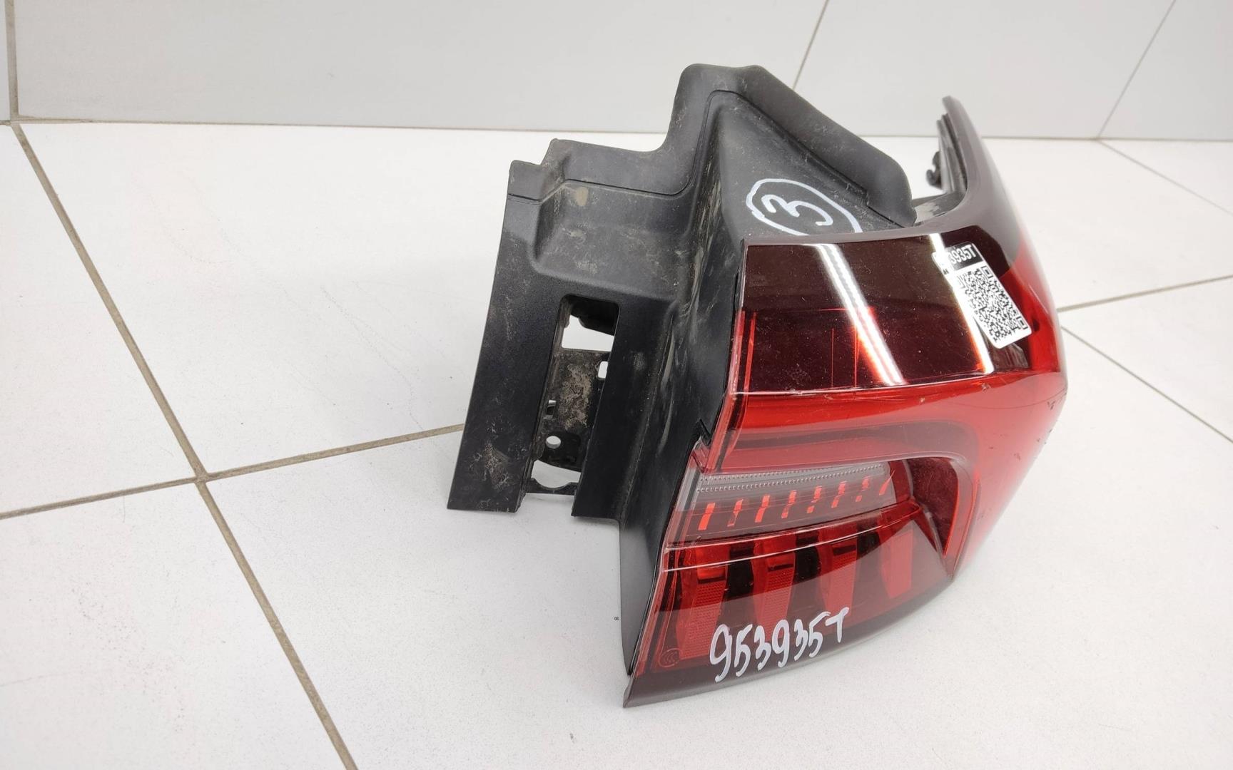 Фонарь задний наружный правый