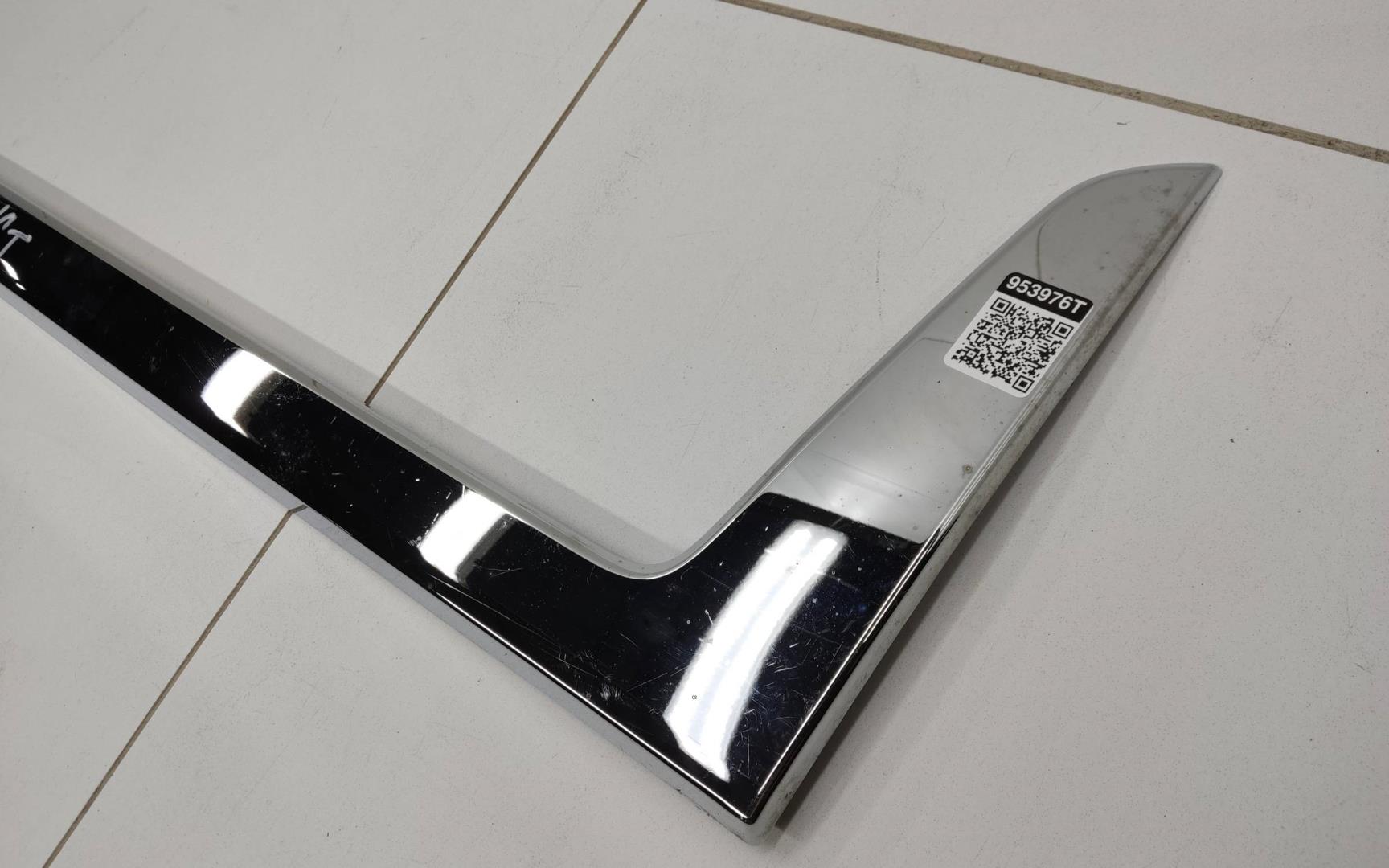 Молдинг передней правой двери