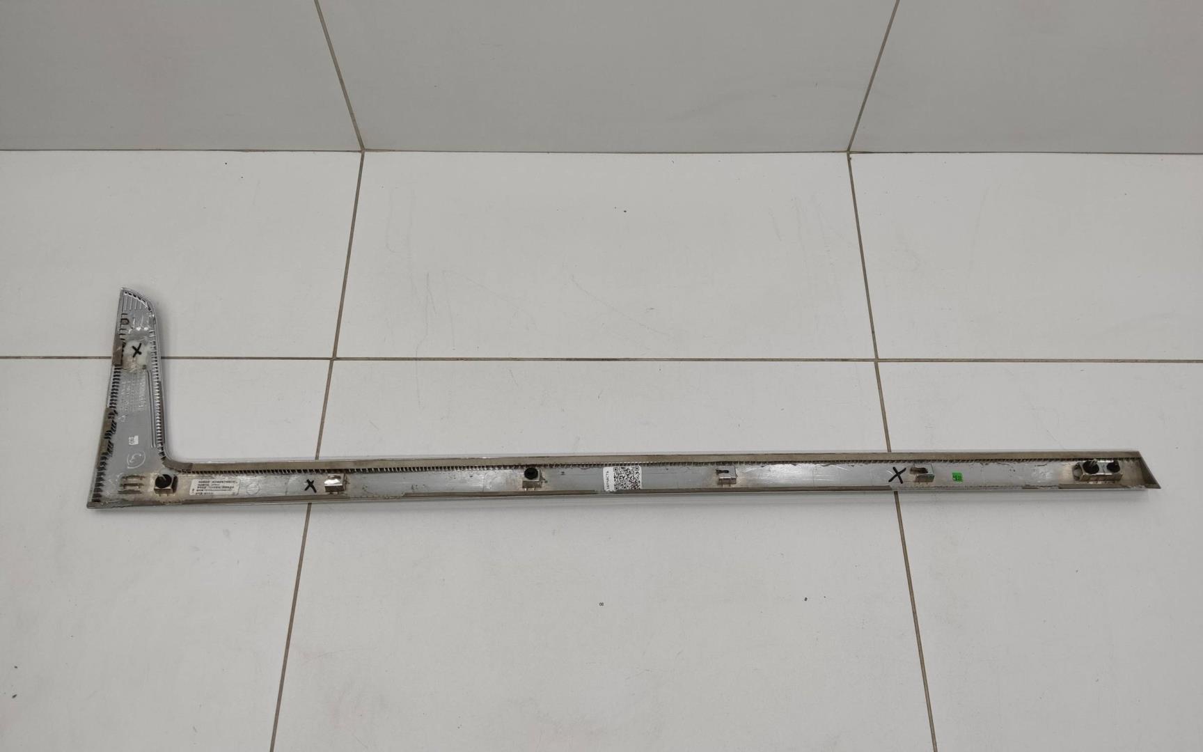 Молдинг передней правой двери