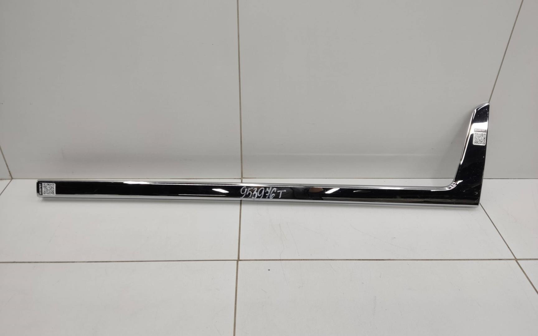 Молдинг передней правой двери