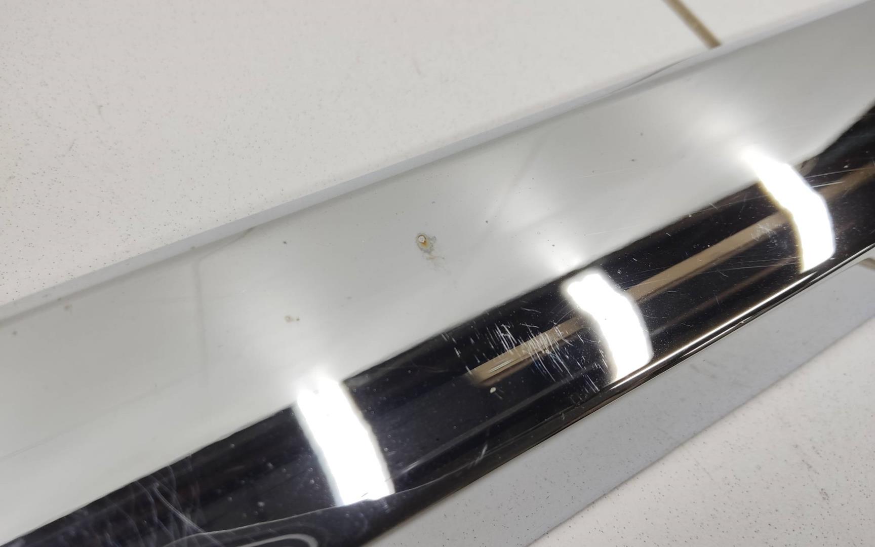 Молдинг передней правой двери