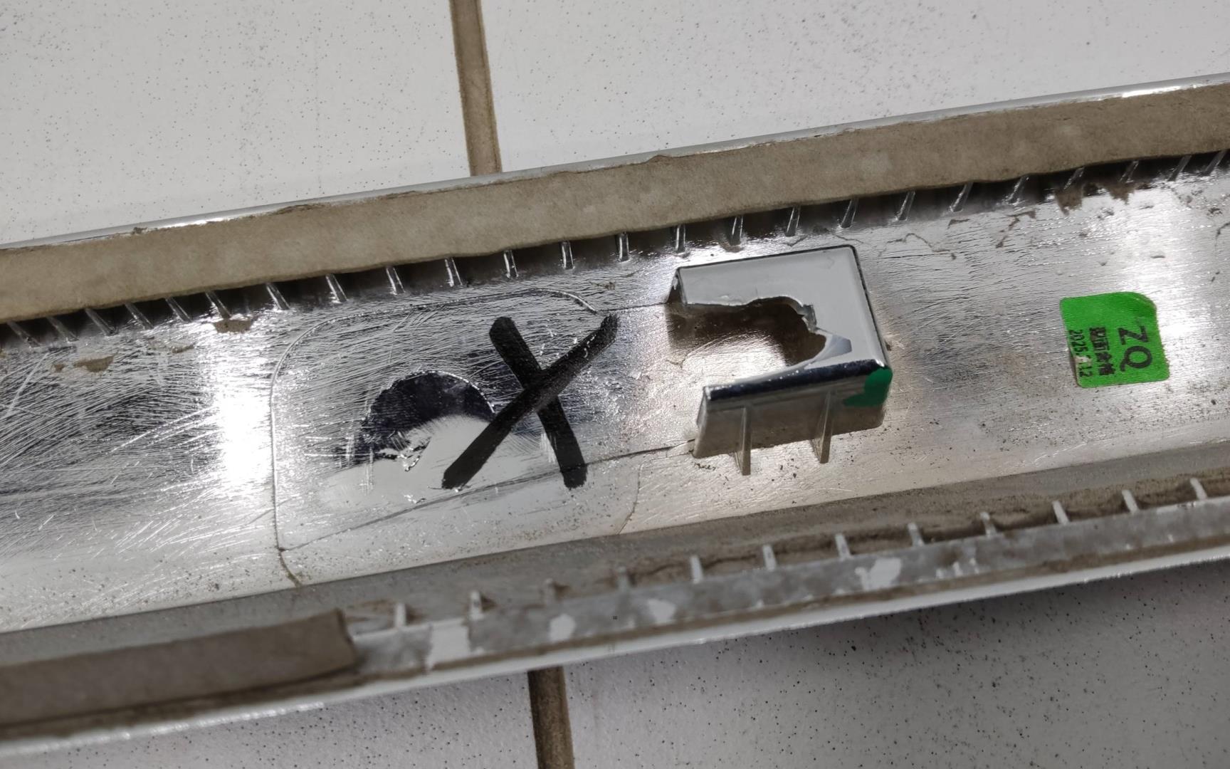 Молдинг передней правой двери