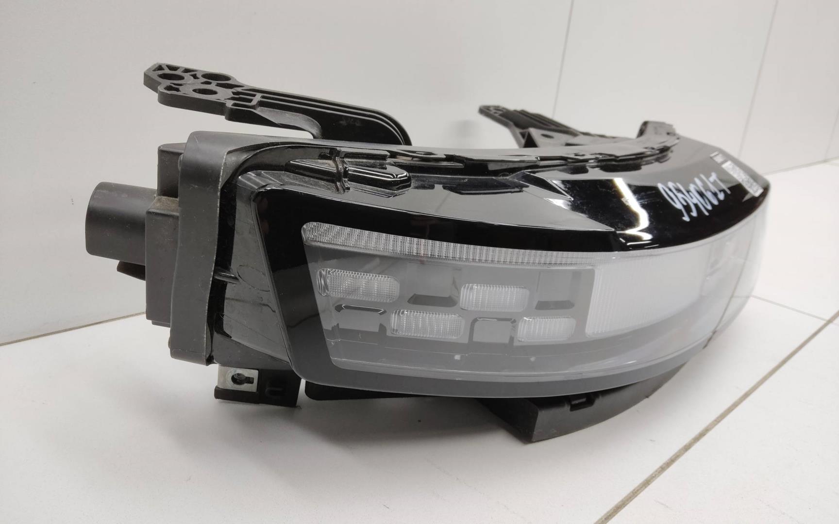 Фара дневного света правая (ходовые огни)