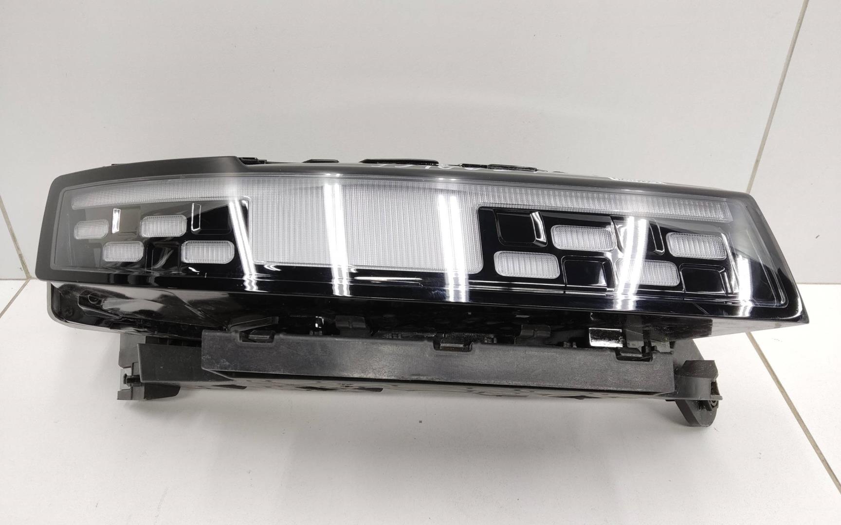 Фара дневного света правая (ходовые огни)