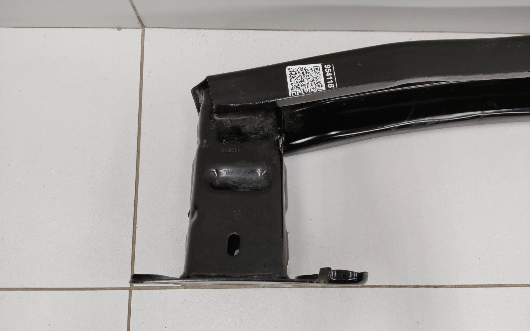 Усилитель переднего бампера