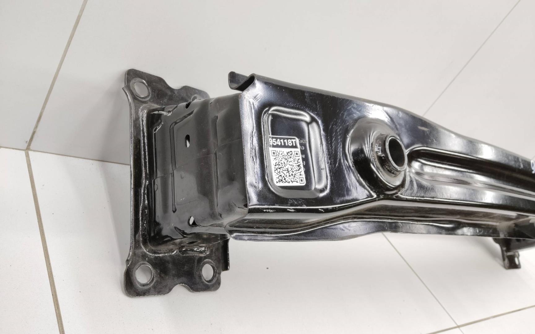 Усилитель переднего бампера