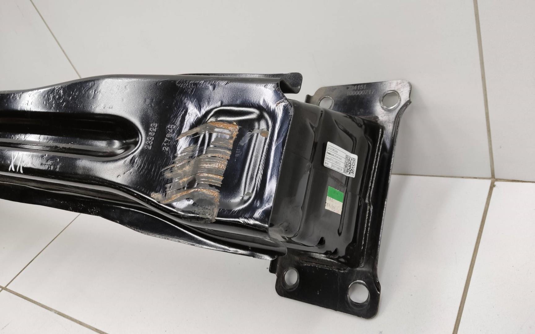 Усилитель переднего бампера