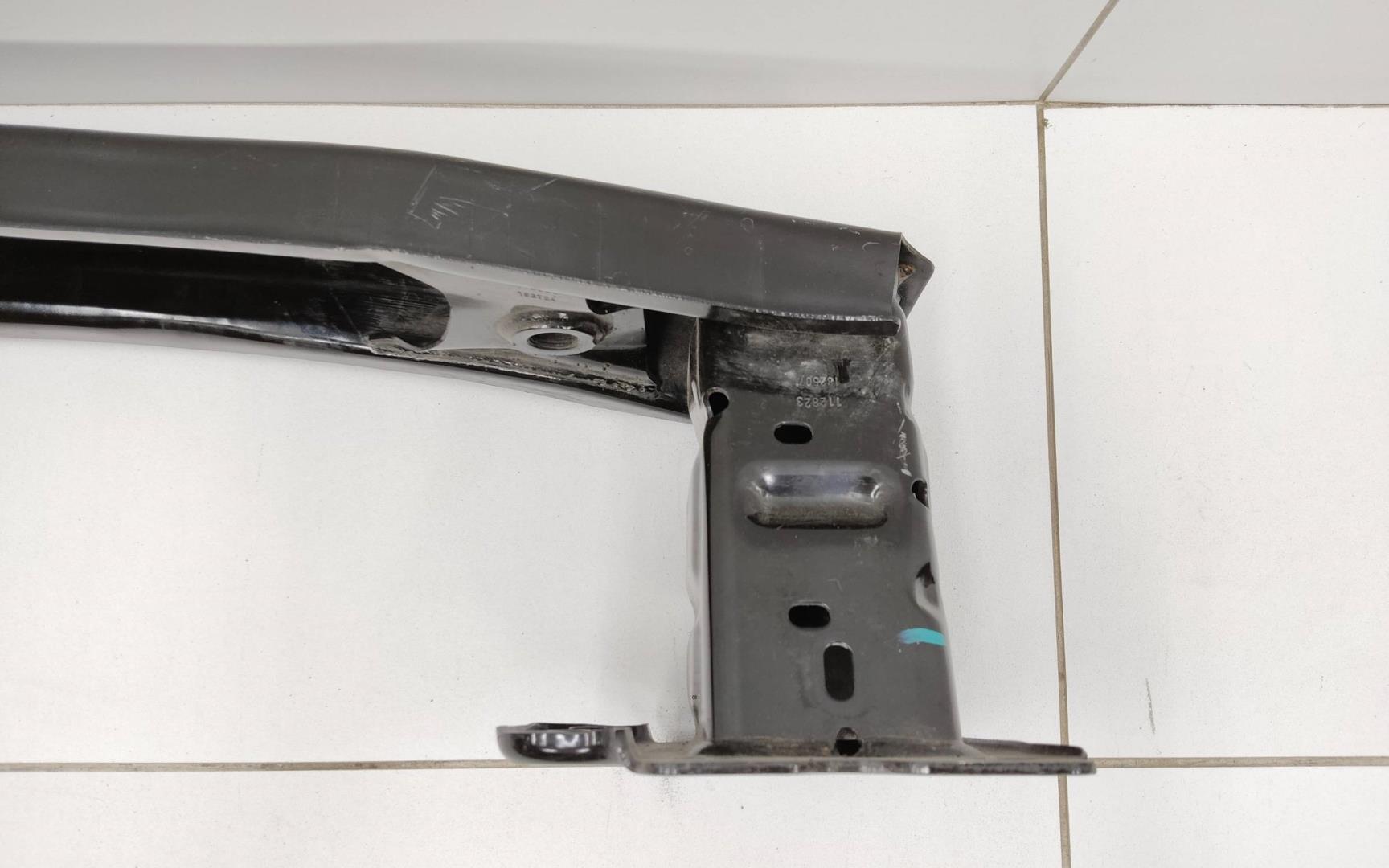 Усилитель переднего бампера