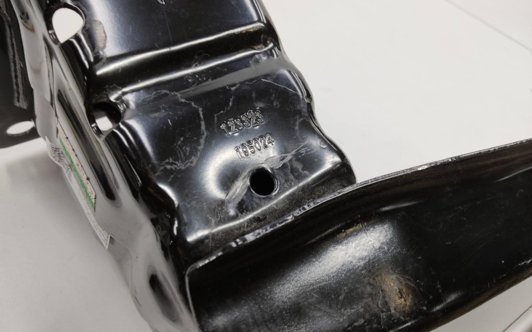 Усилитель переднего бампера