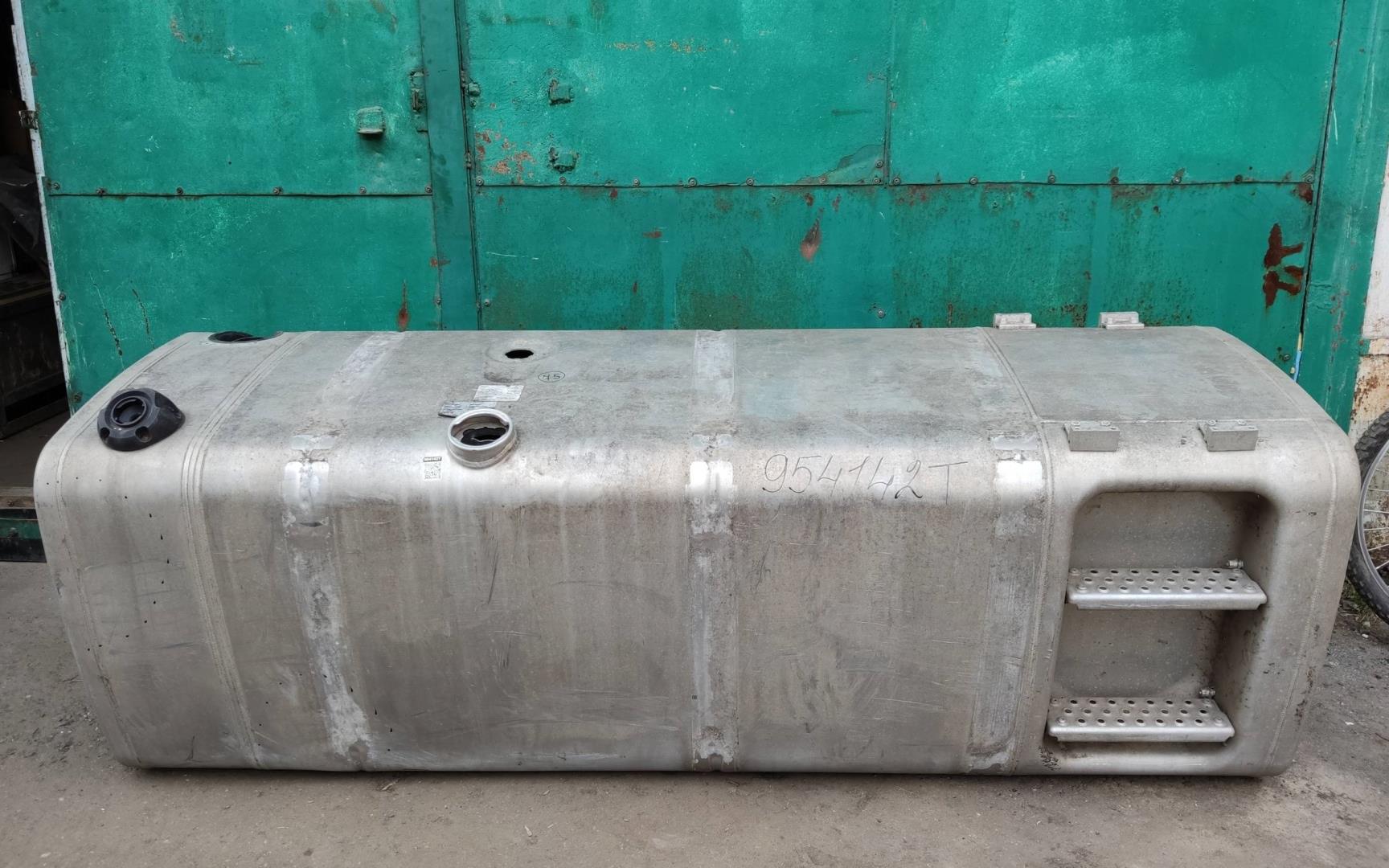 Бак топливный