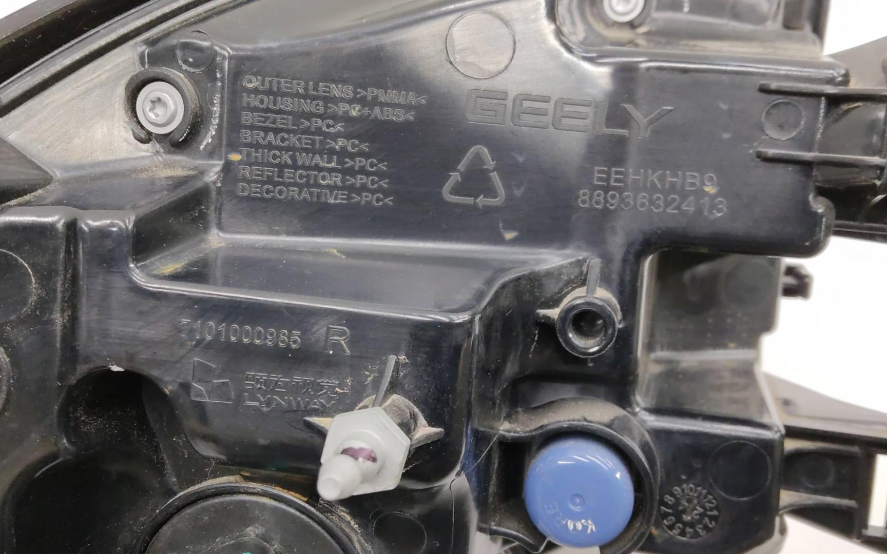 Фонарь задний наружный правый