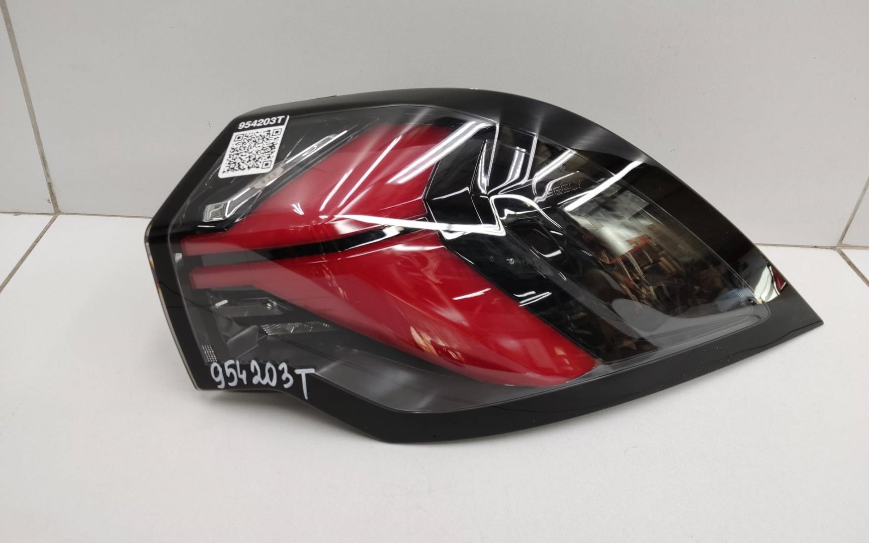 Фонарь задний наружный правый