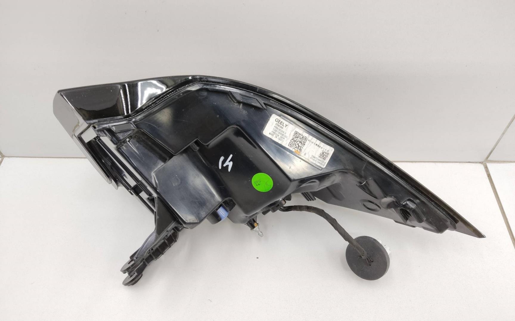 Фонарь задний наружный правый