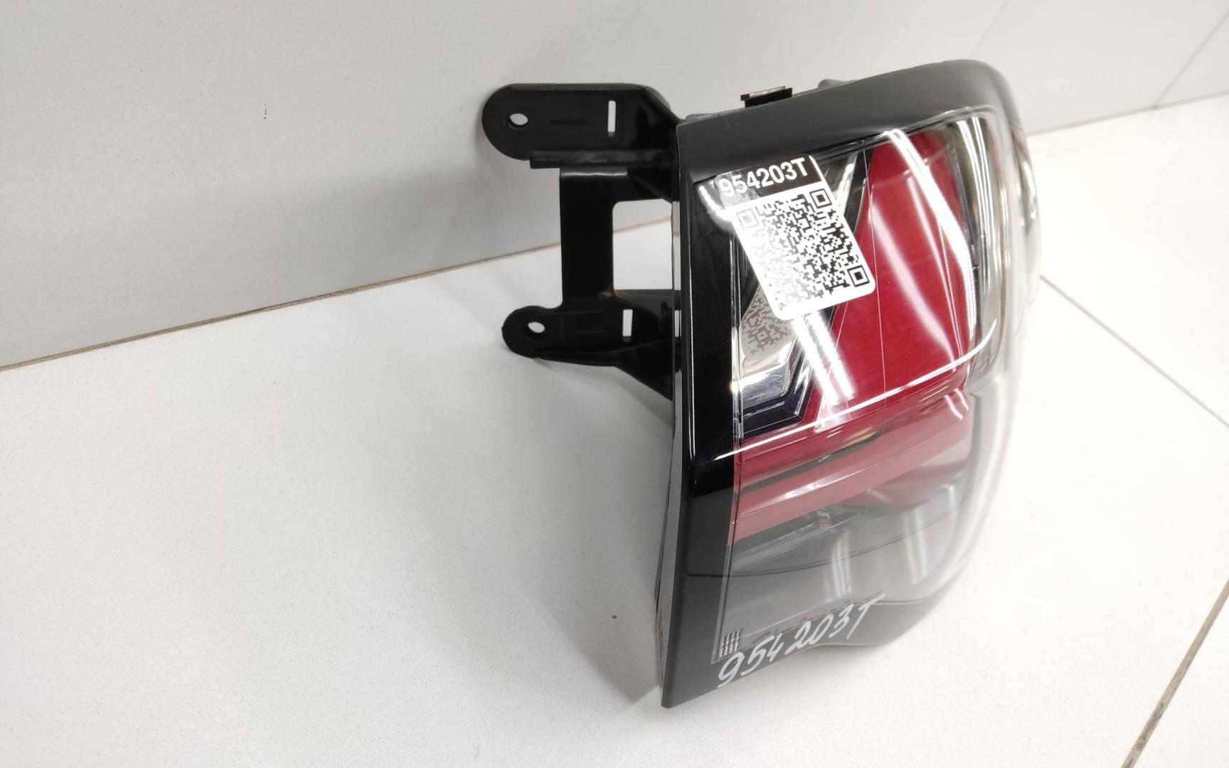 Фонарь задний наружный правый