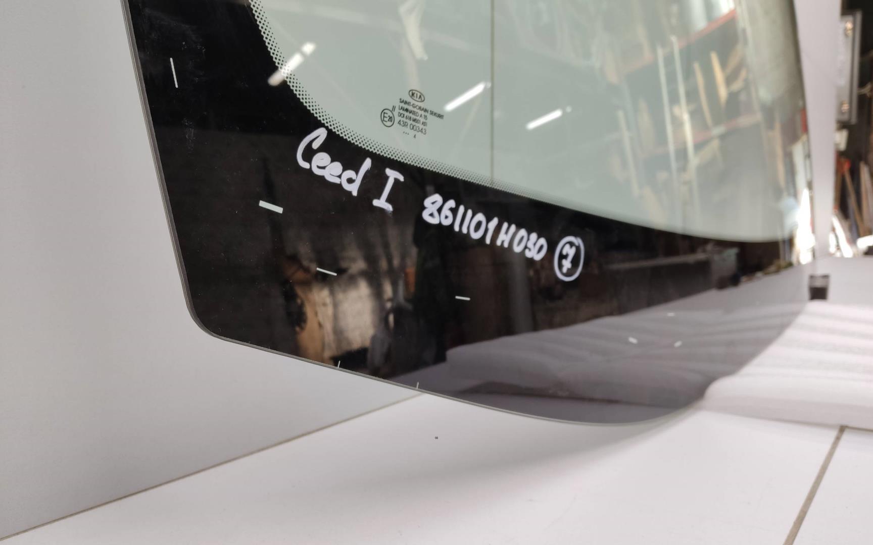 Стекло лобовое (ветровое)