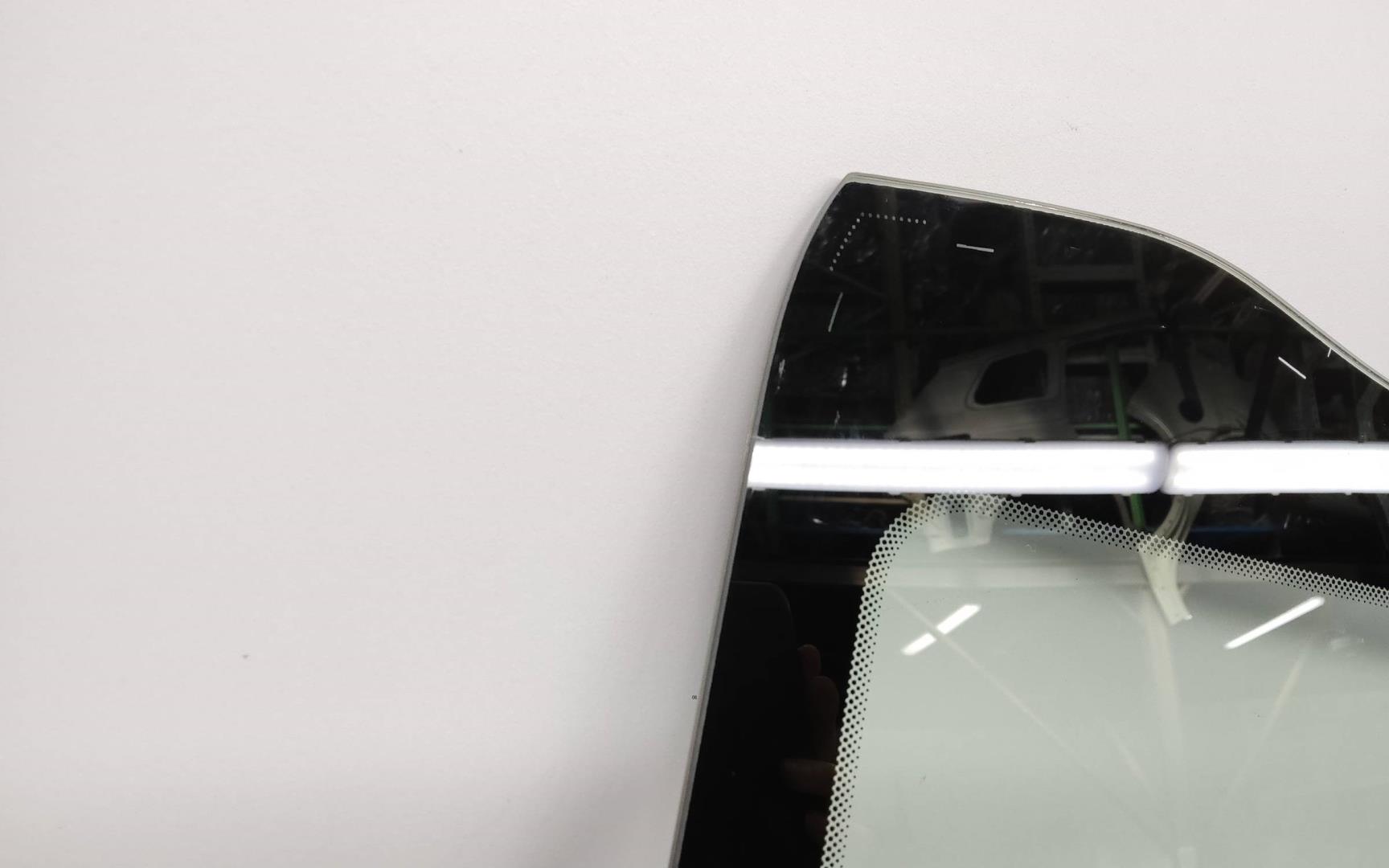 Стекло лобовое (ветровое)