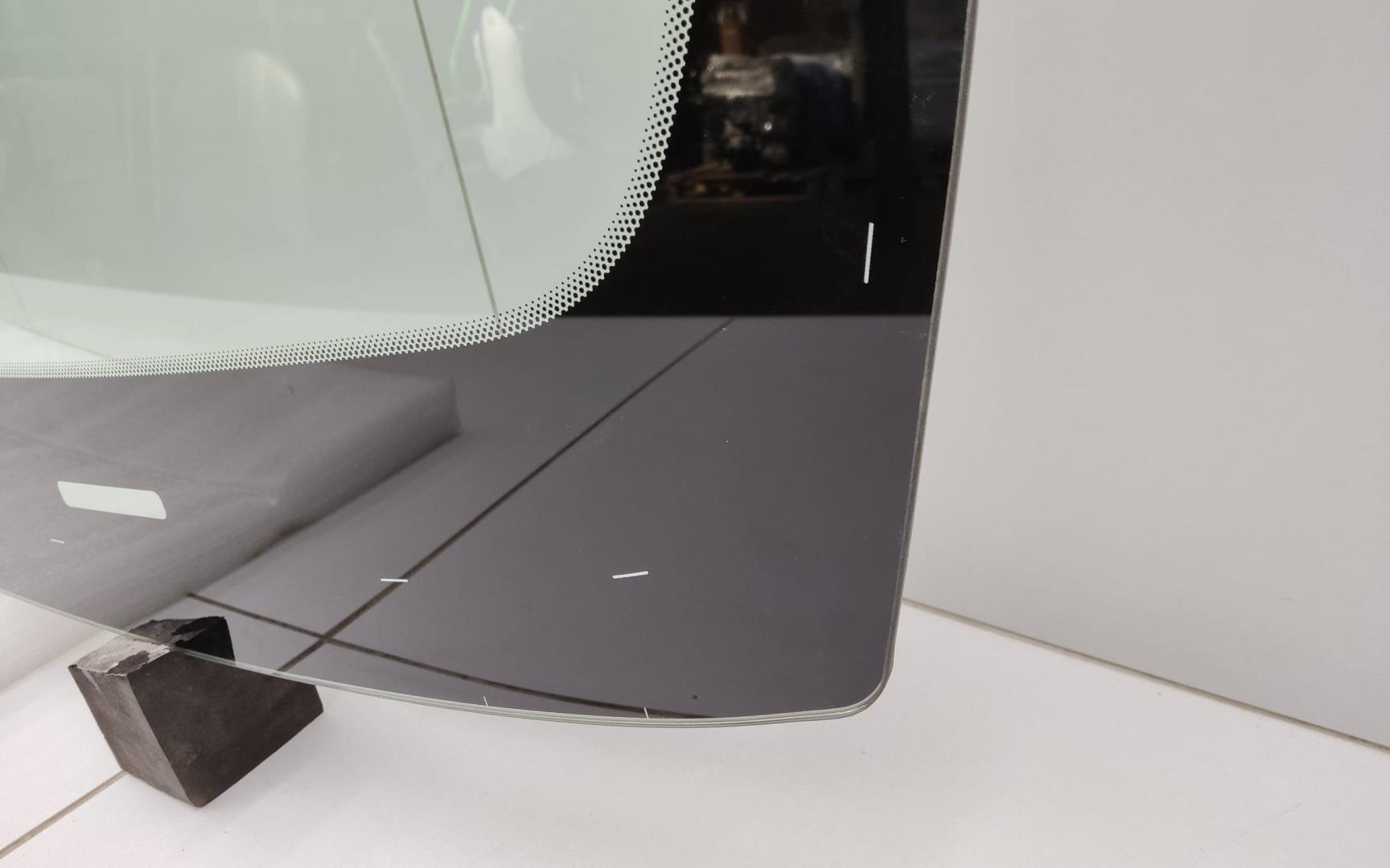 Стекло лобовое (ветровое)