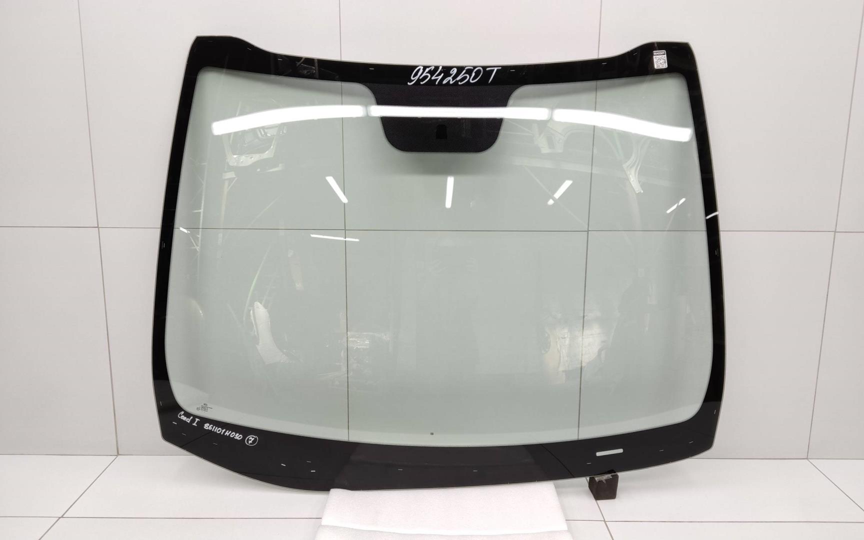 Стекло лобовое (ветровое)